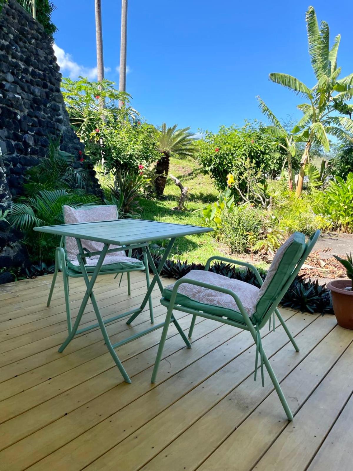Villa Menemene one of a kind place in Tahiti view 3