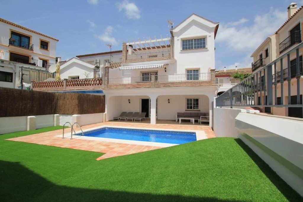 Large Family Townhouse with private pool in Benahavis Village