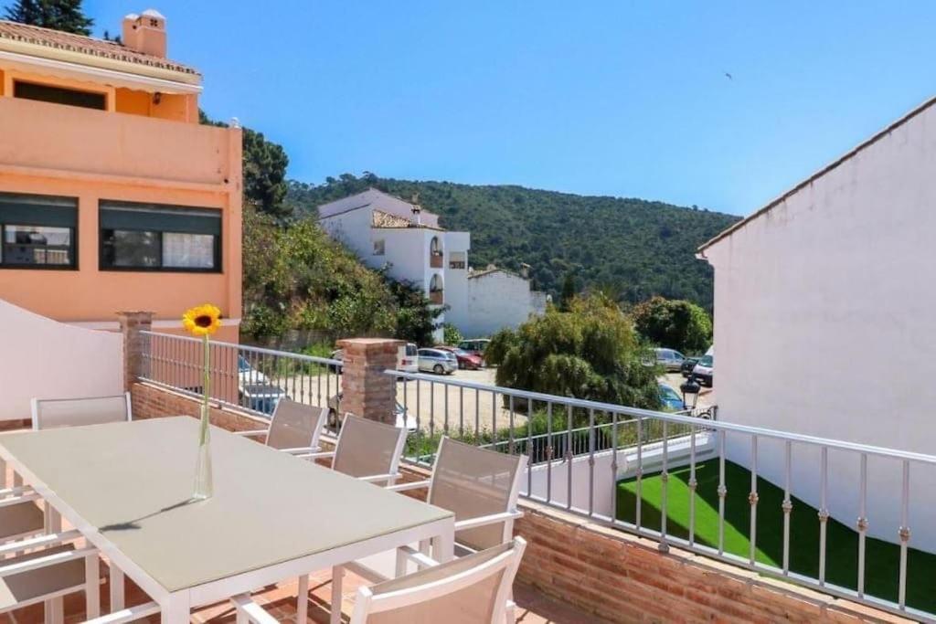 Large Family Townhouse with private pool in Benahavis Village