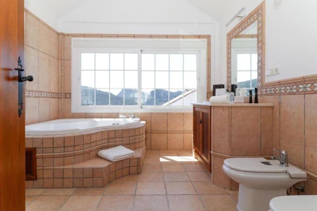 Large Family Townhouse with private pool in Benahavis Village