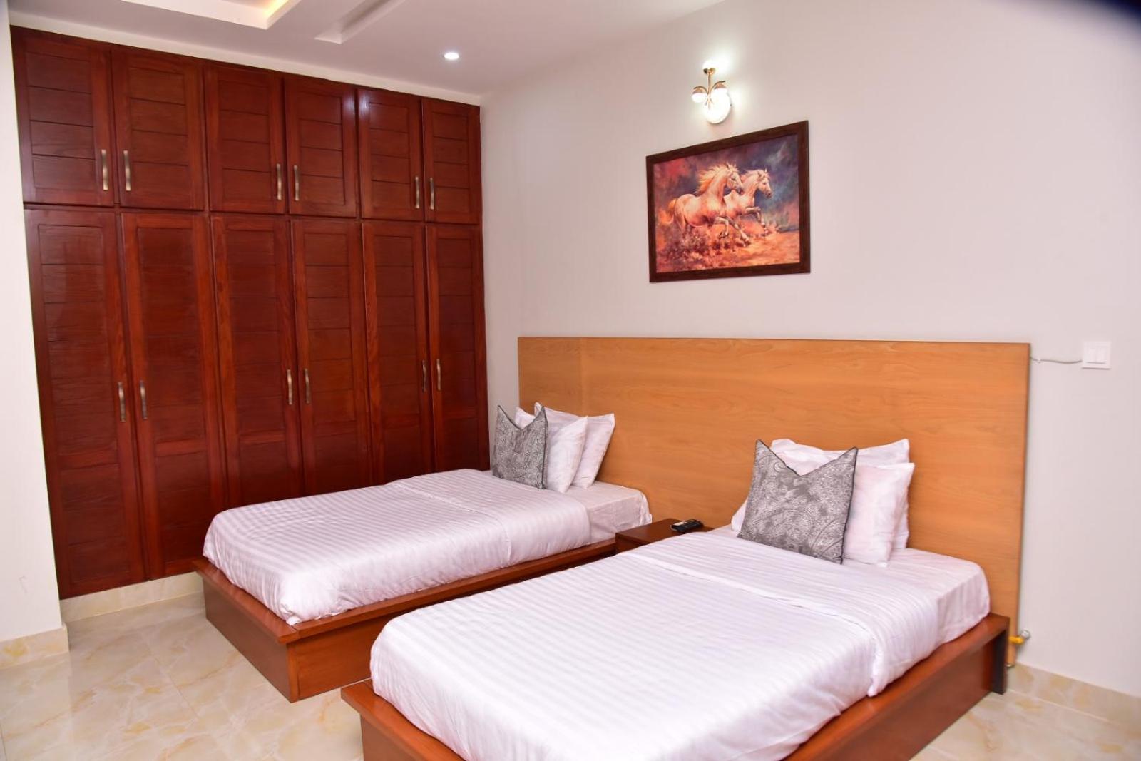 Canadian inn G13 Islamabad view 3