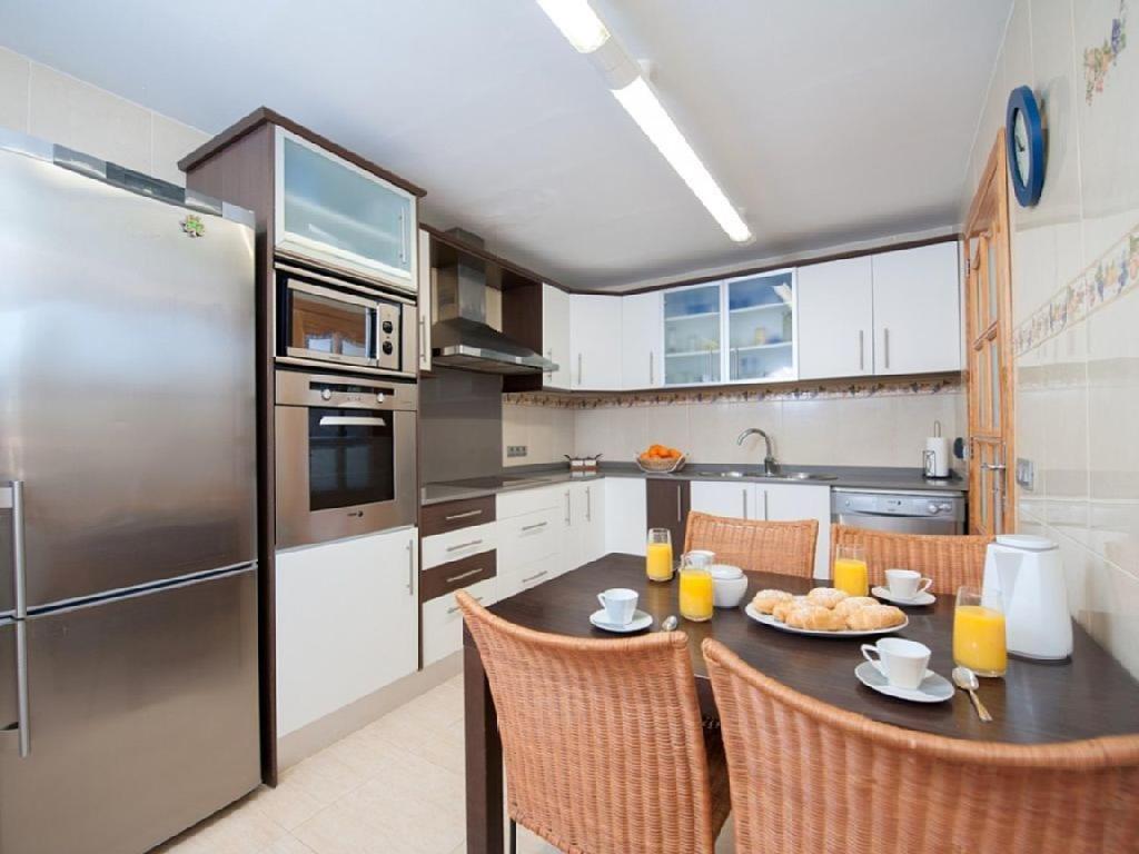Es Closet en Selva — kitchen