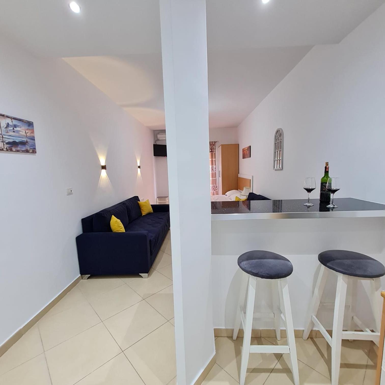 Studio by the beach - Vlore