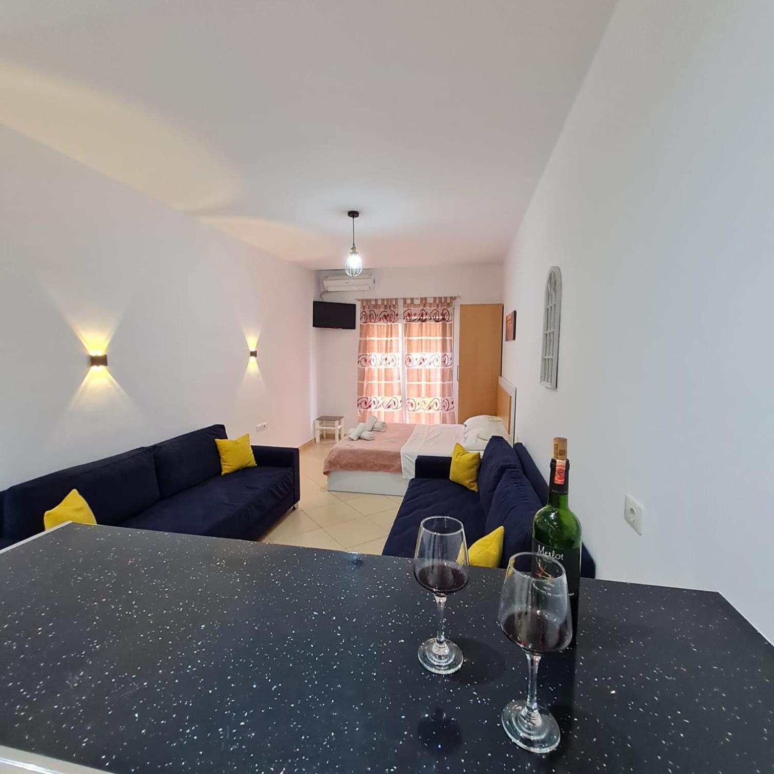 Studio by the beach - Vlore