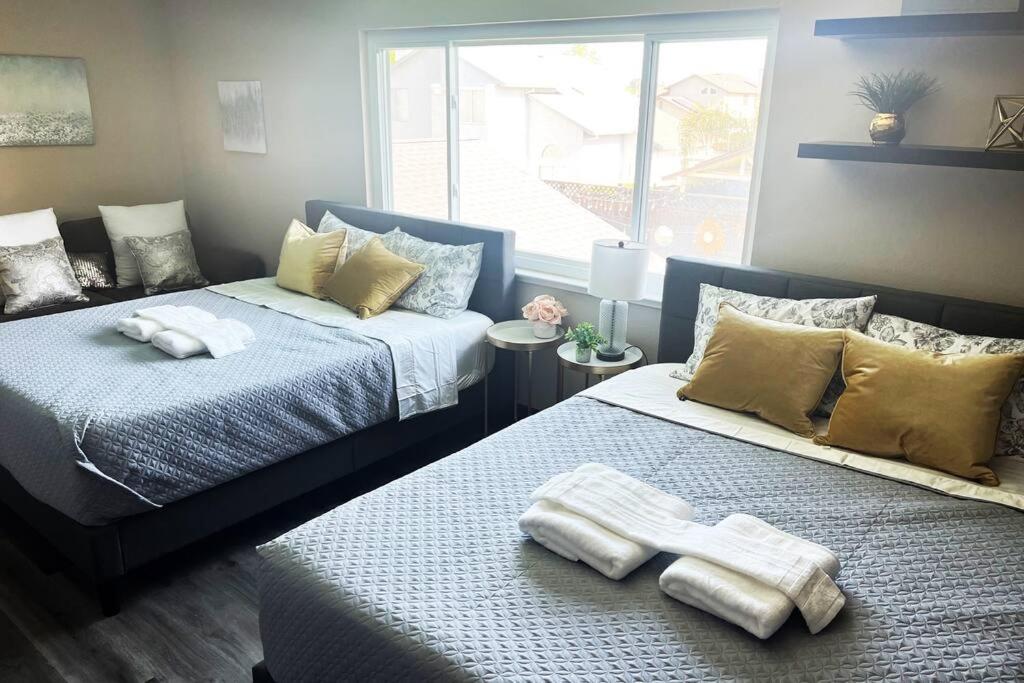 Stunning Modern Home King Bed Pool Jacuzzi Fire pit