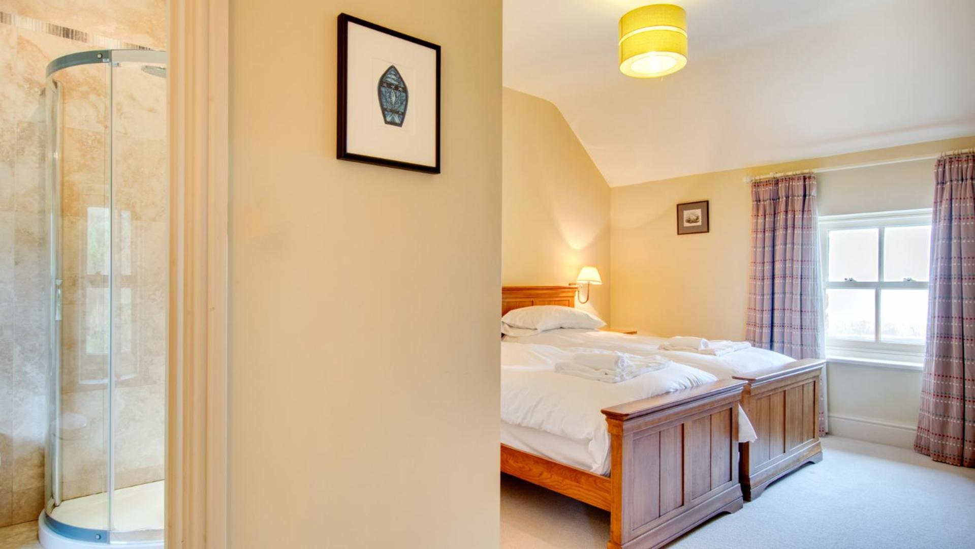 4 Bed in Gower oc-hh2112