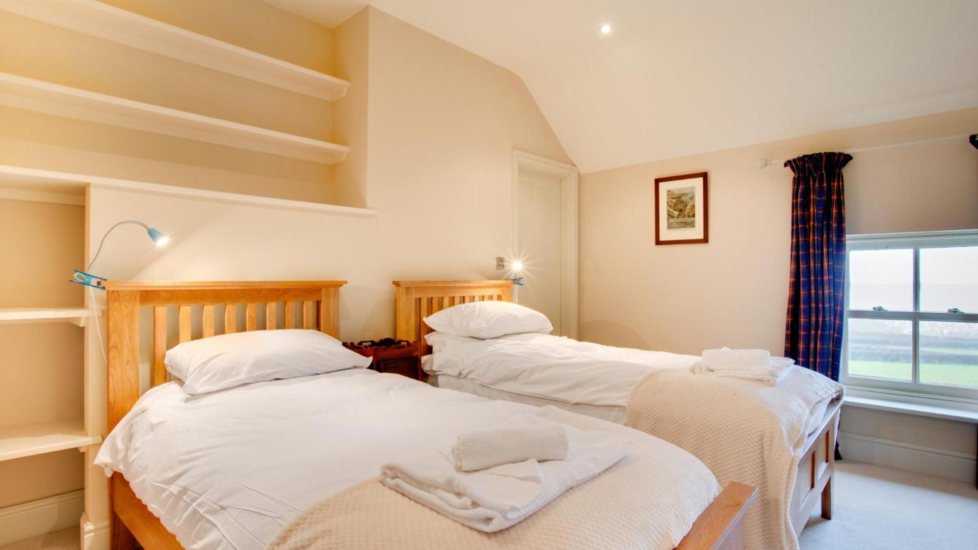 4 Bed in Gower oc-hh2112
