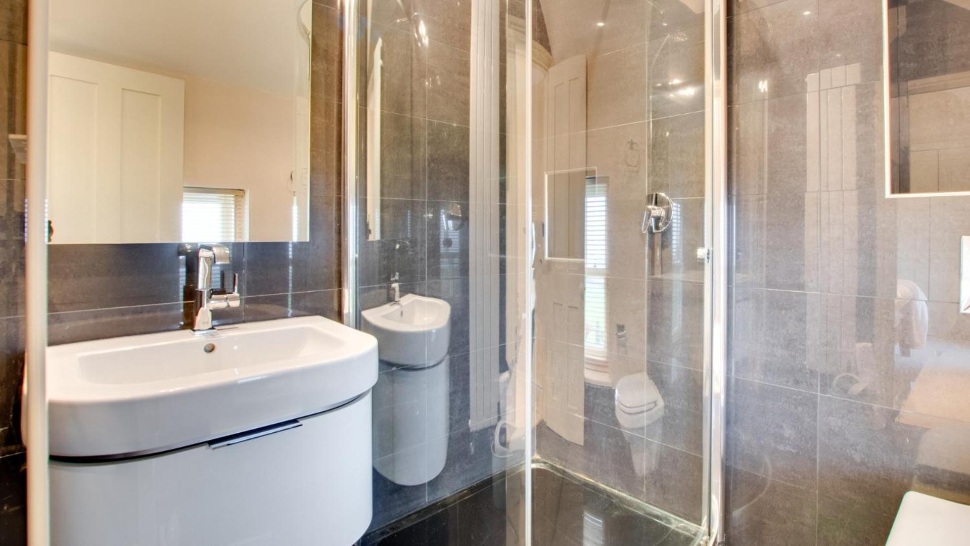 4 Bed in Gower oc-hh2112