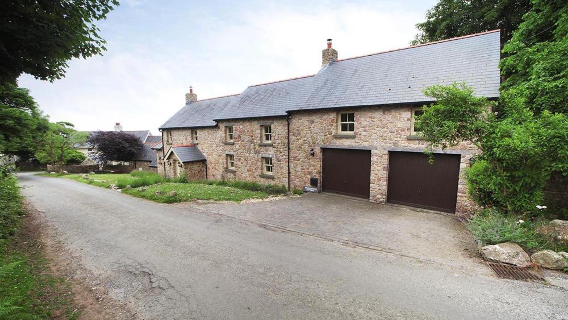 4 Bed in Gower oc-hh2112