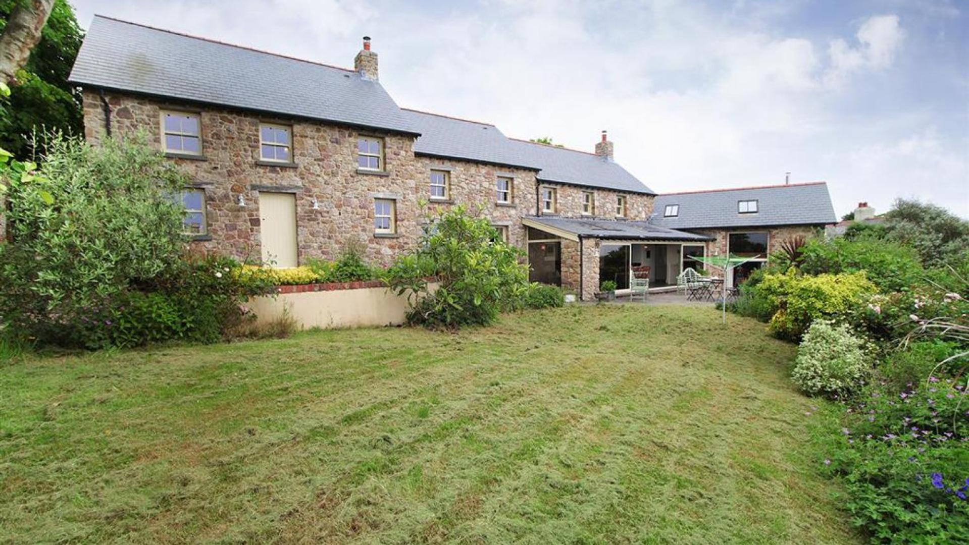4 Bed in Gower oc-hh2112