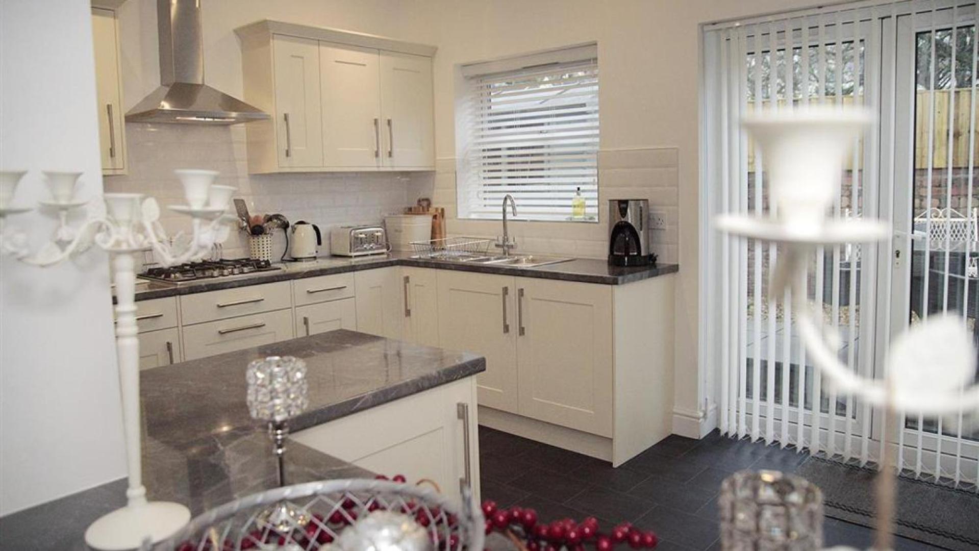4 Bed in Mumbles oc-hh53