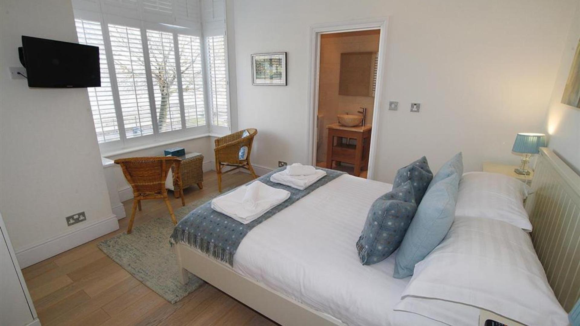 4 Bed in Mumbles oc-hh53