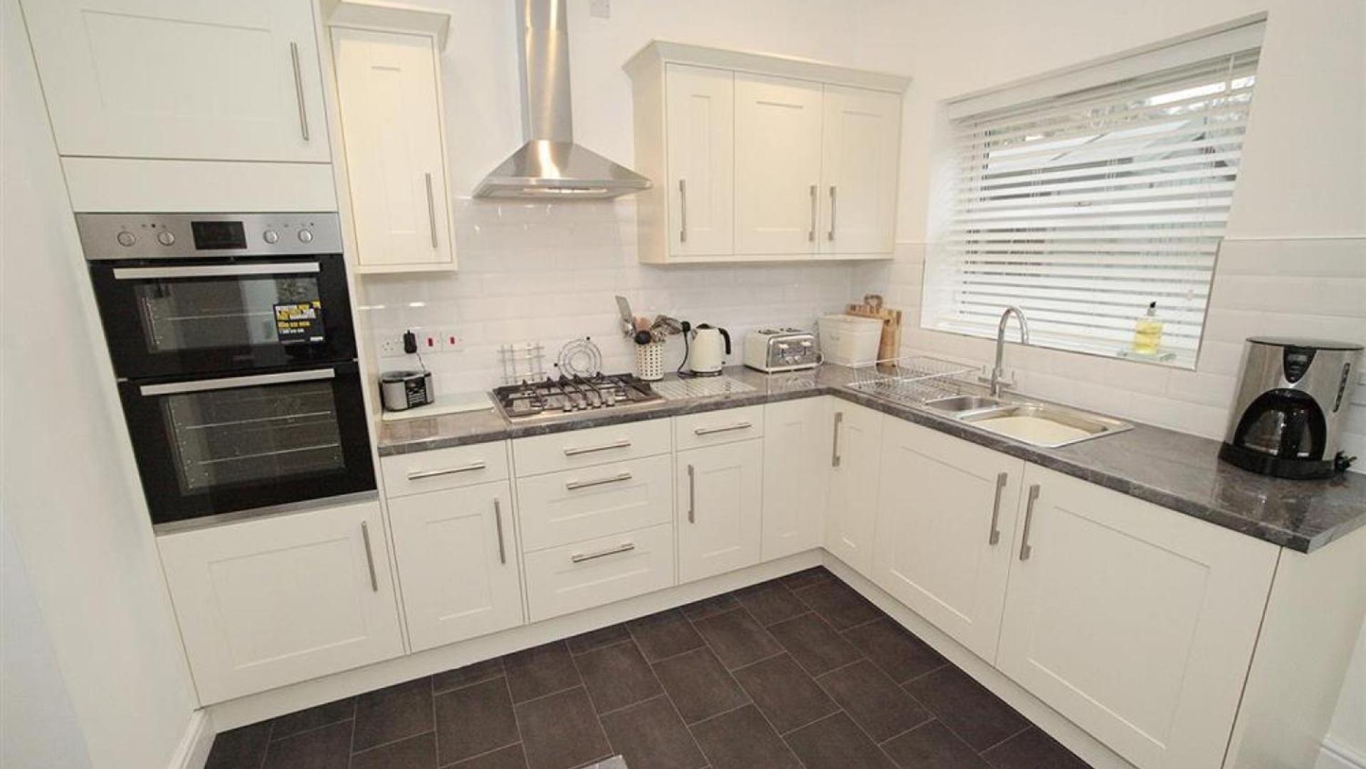 4 Bed in Mumbles oc-hh53