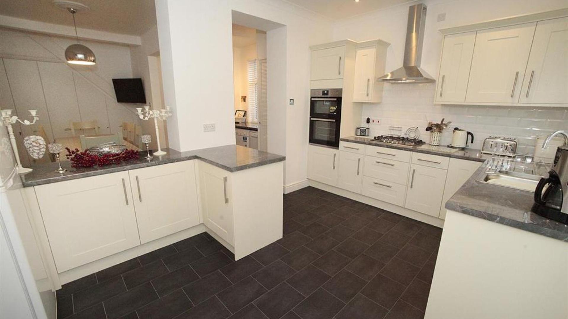 4 Bed in Mumbles oc-hh53