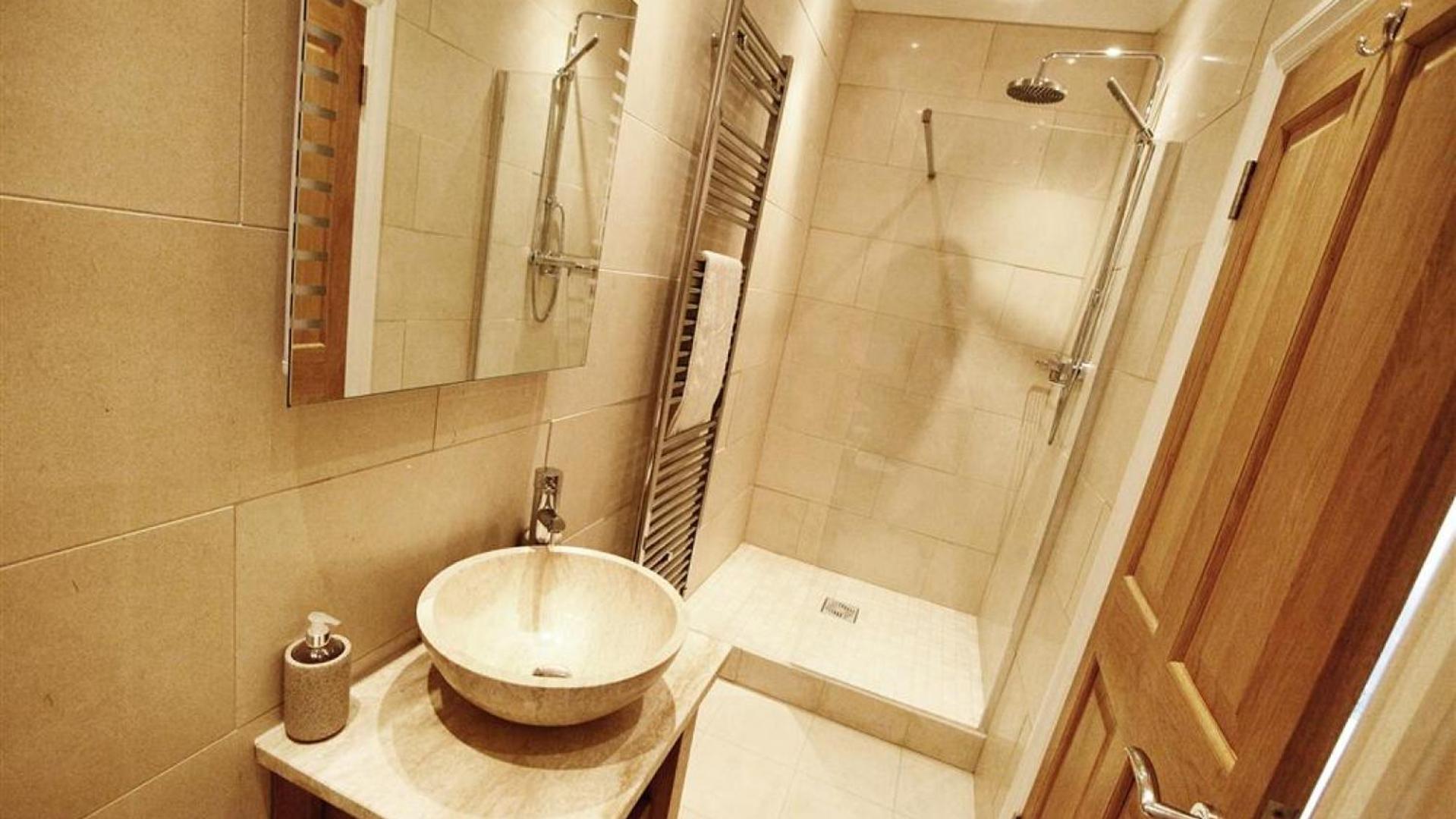 4 Bed in Mumbles oc-hh53