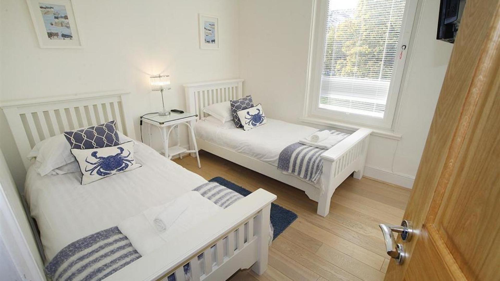 4 Bed in Mumbles oc-hh53