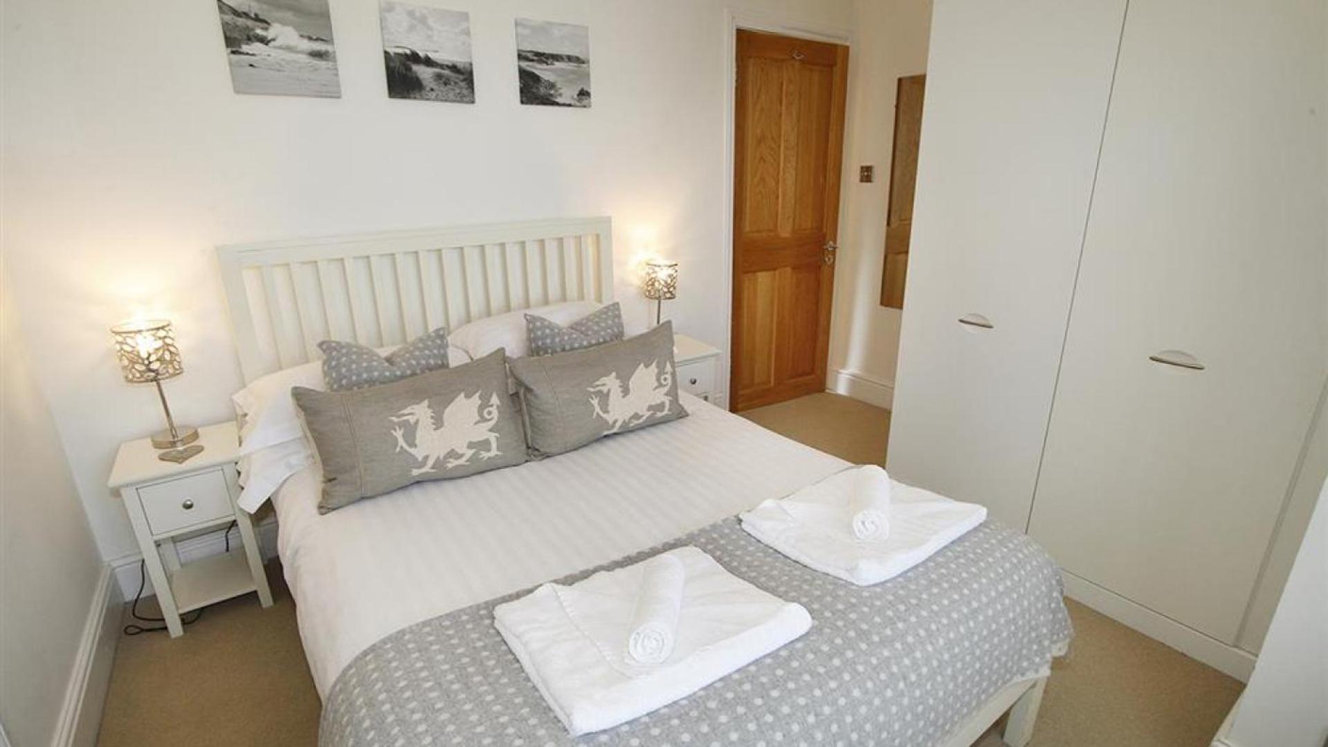 4 Bed in Mumbles oc-hh53