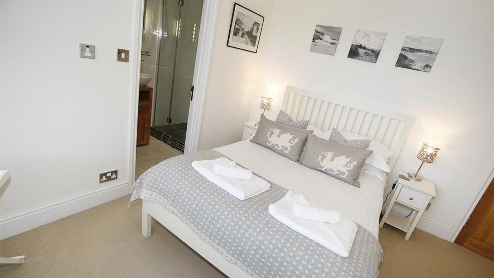 4 Bed in Mumbles oc-hh53