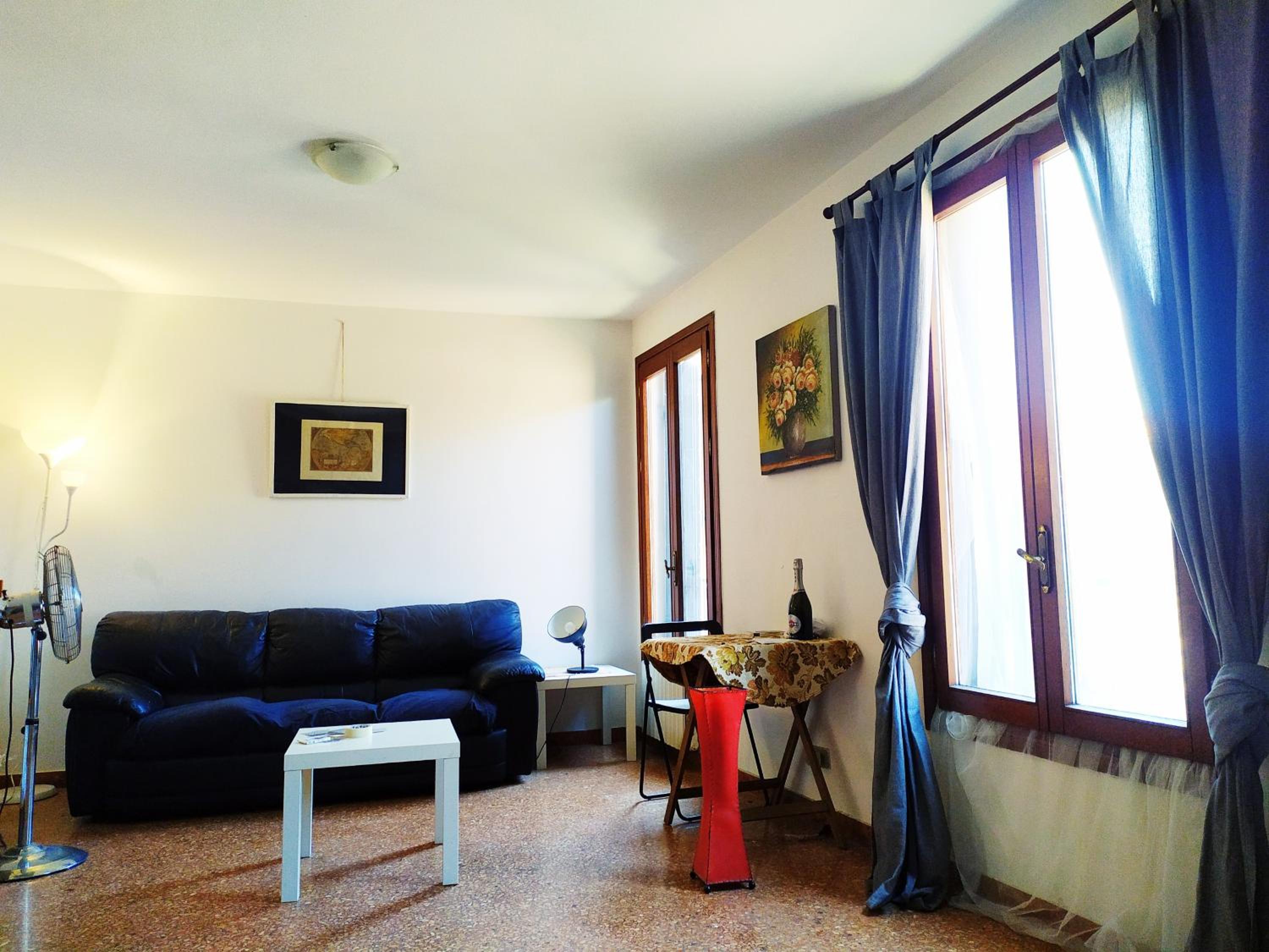 Two Steps from Rialto en Venice — hotel room