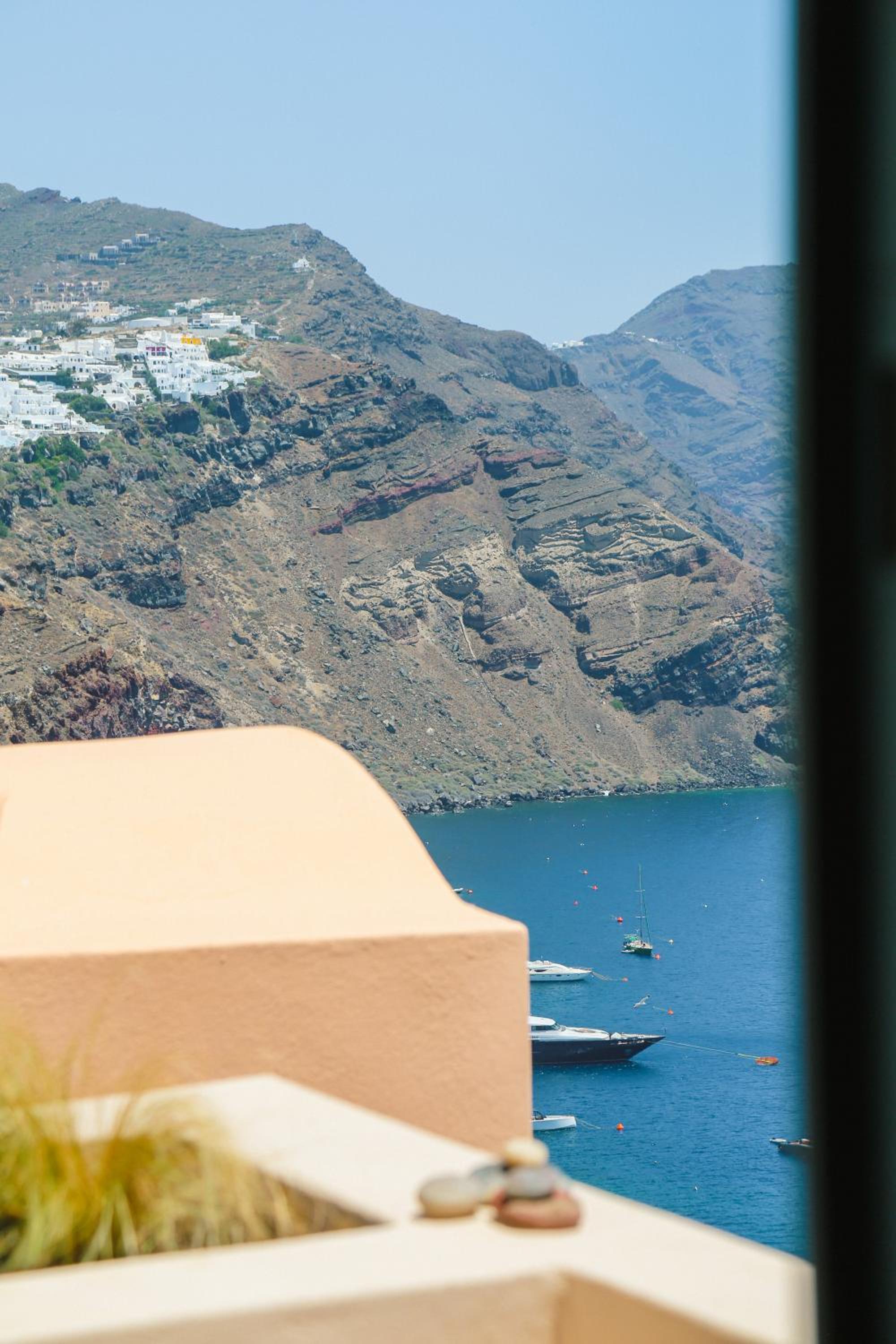 Oia VineyART Homes