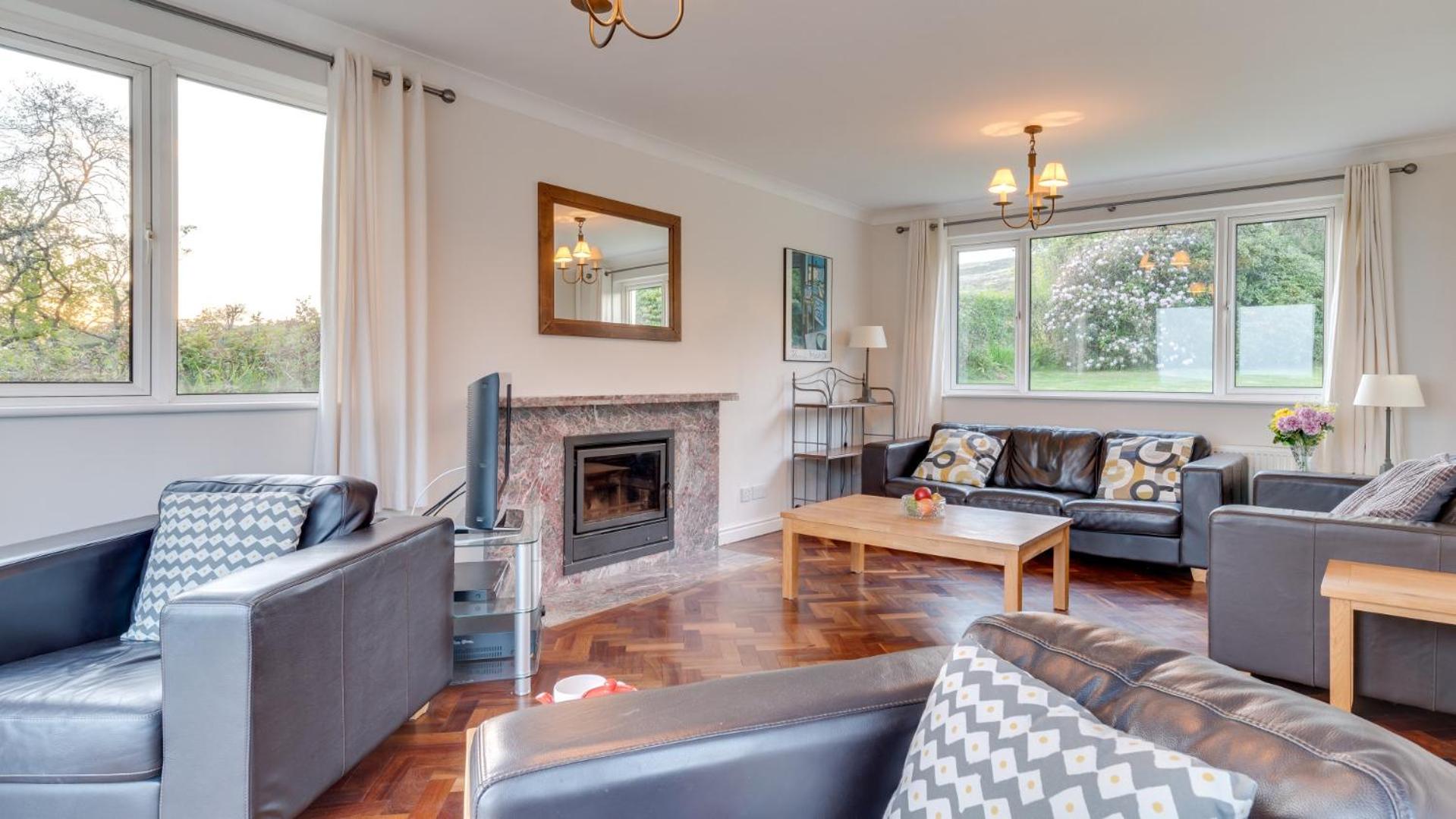 3 Bed in Nicholaston oc-hh676