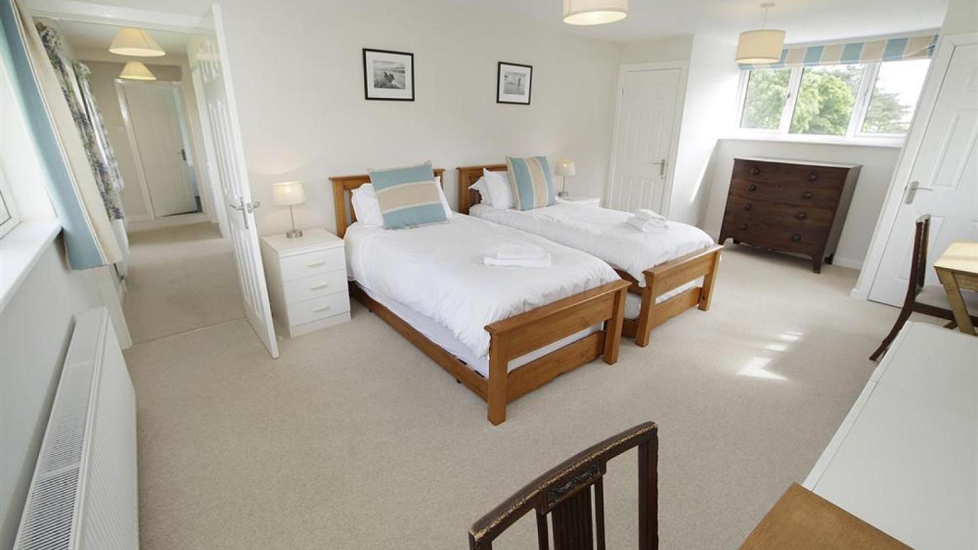 3 Bed in Nicholaston oc-hh676