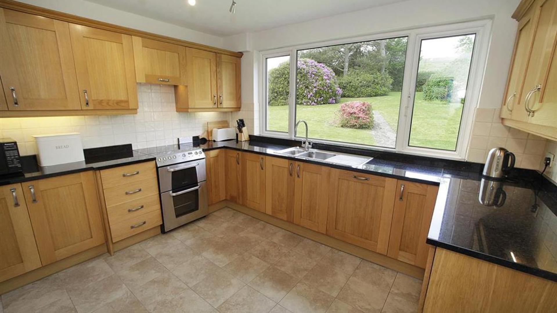 3 Bed in Nicholaston oc-hh676