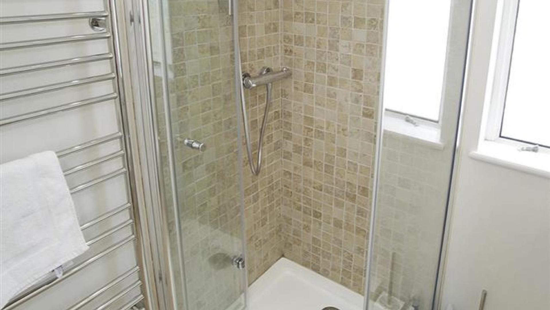 3 Bed in Nicholaston oc-hh676