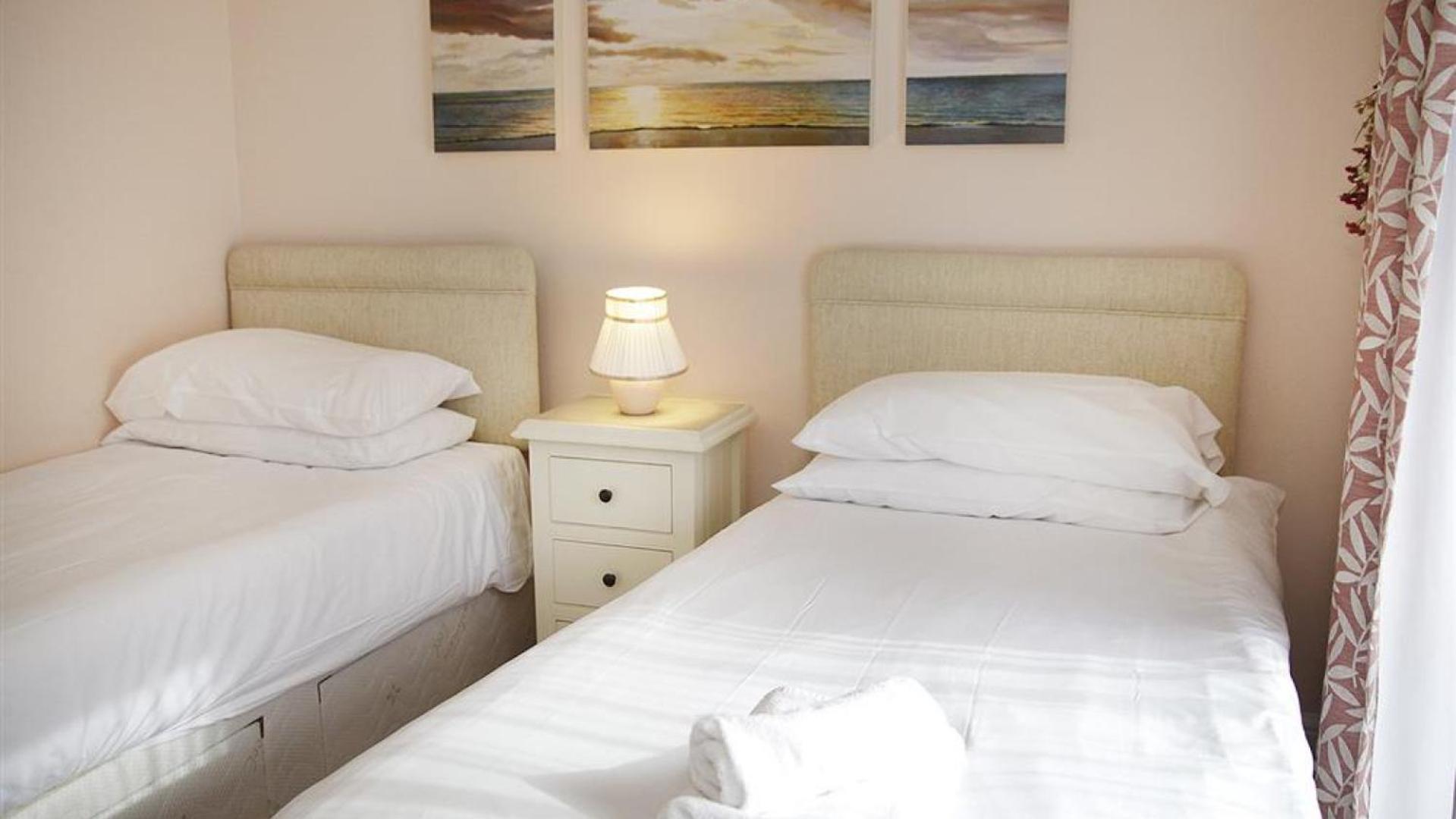 2 Bed in Mumbles oc-hh120