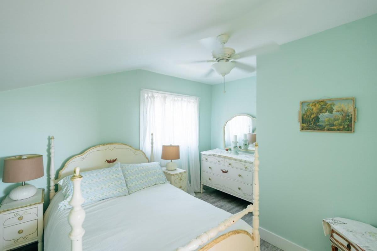 Hot Tub Waterfront Cottage - Near Sauble beach
