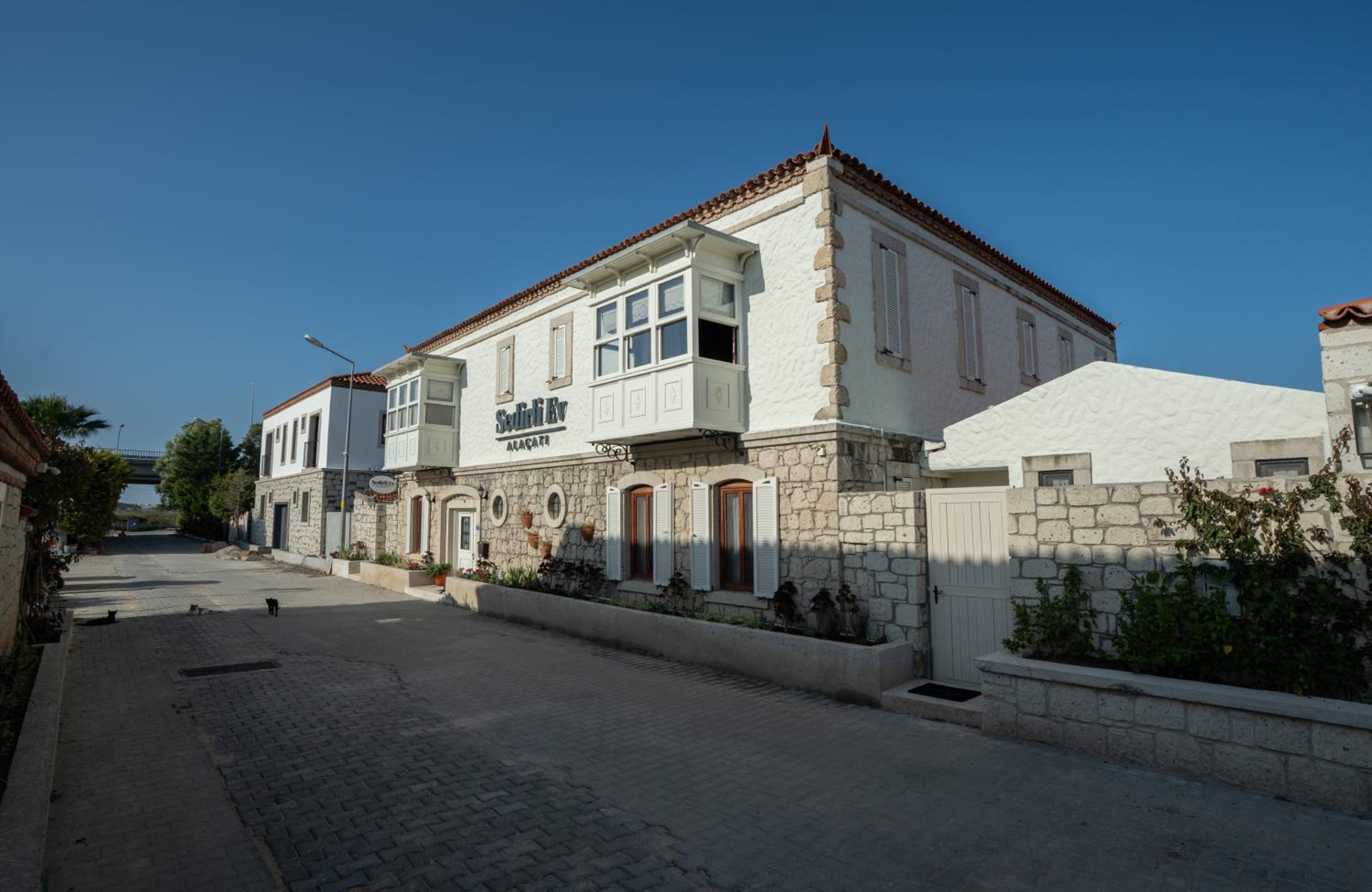 Sedirli Ev