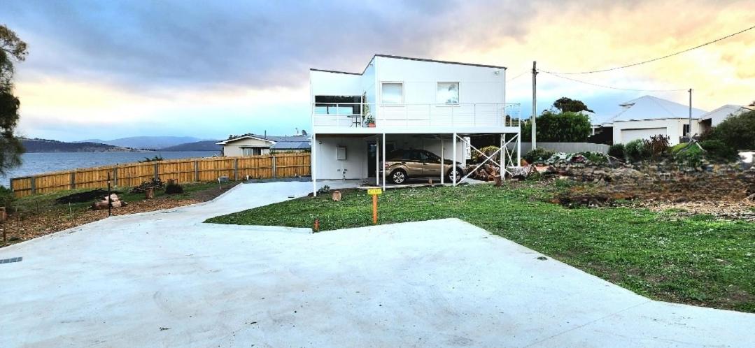 Beach Getaway - Blessington Villa