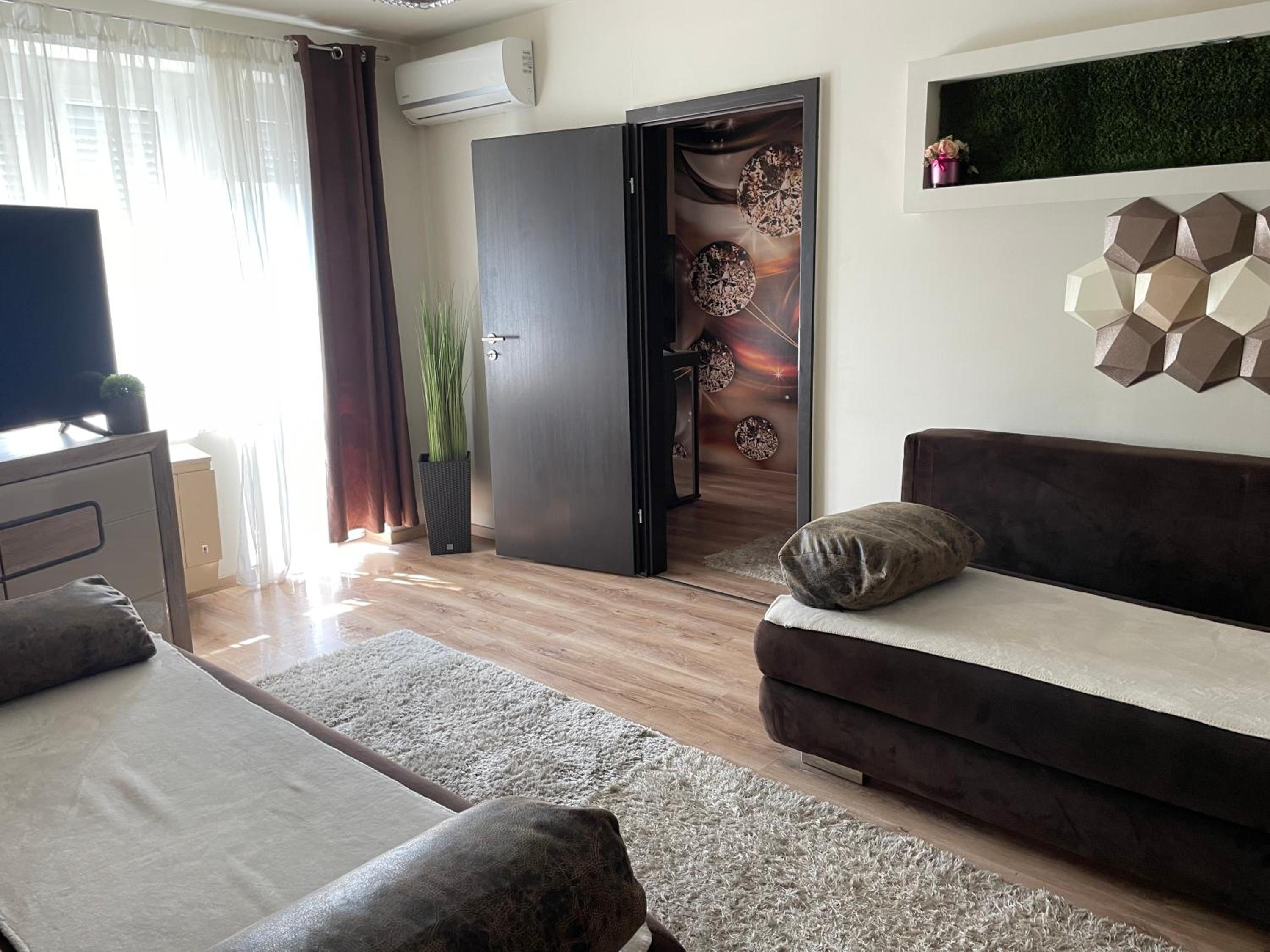 Mox Downtown Apartman view 3