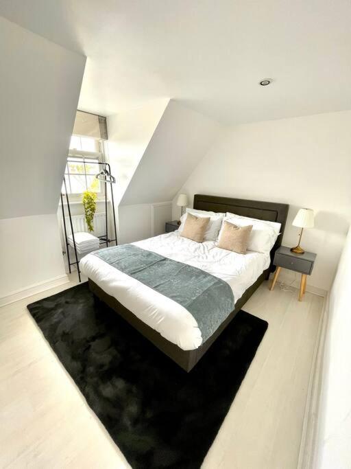 High-End 2 Bed Maisonette in Beaulieu Park view 4