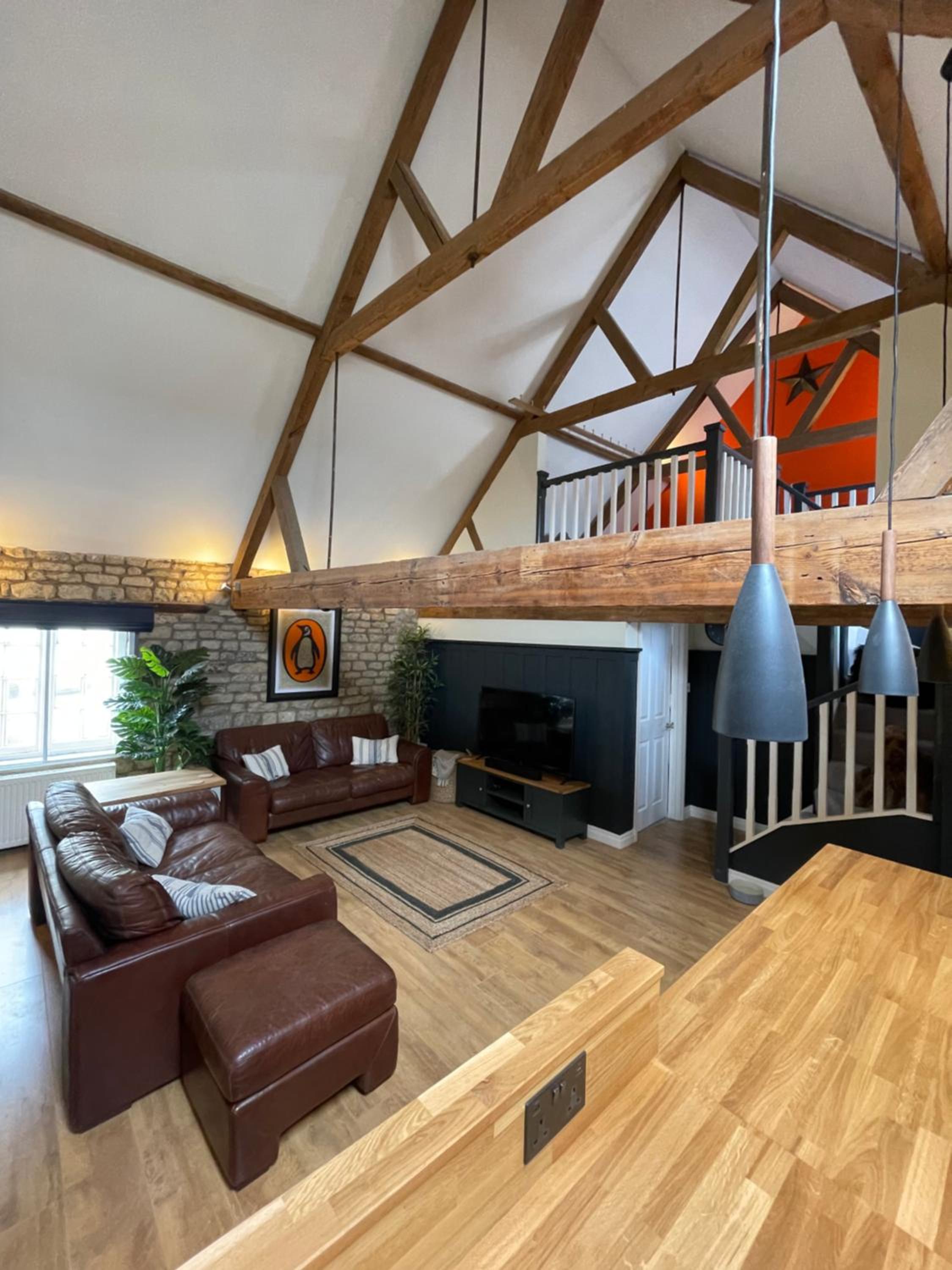 Stylish central 6 bedroom converted Granary view 2