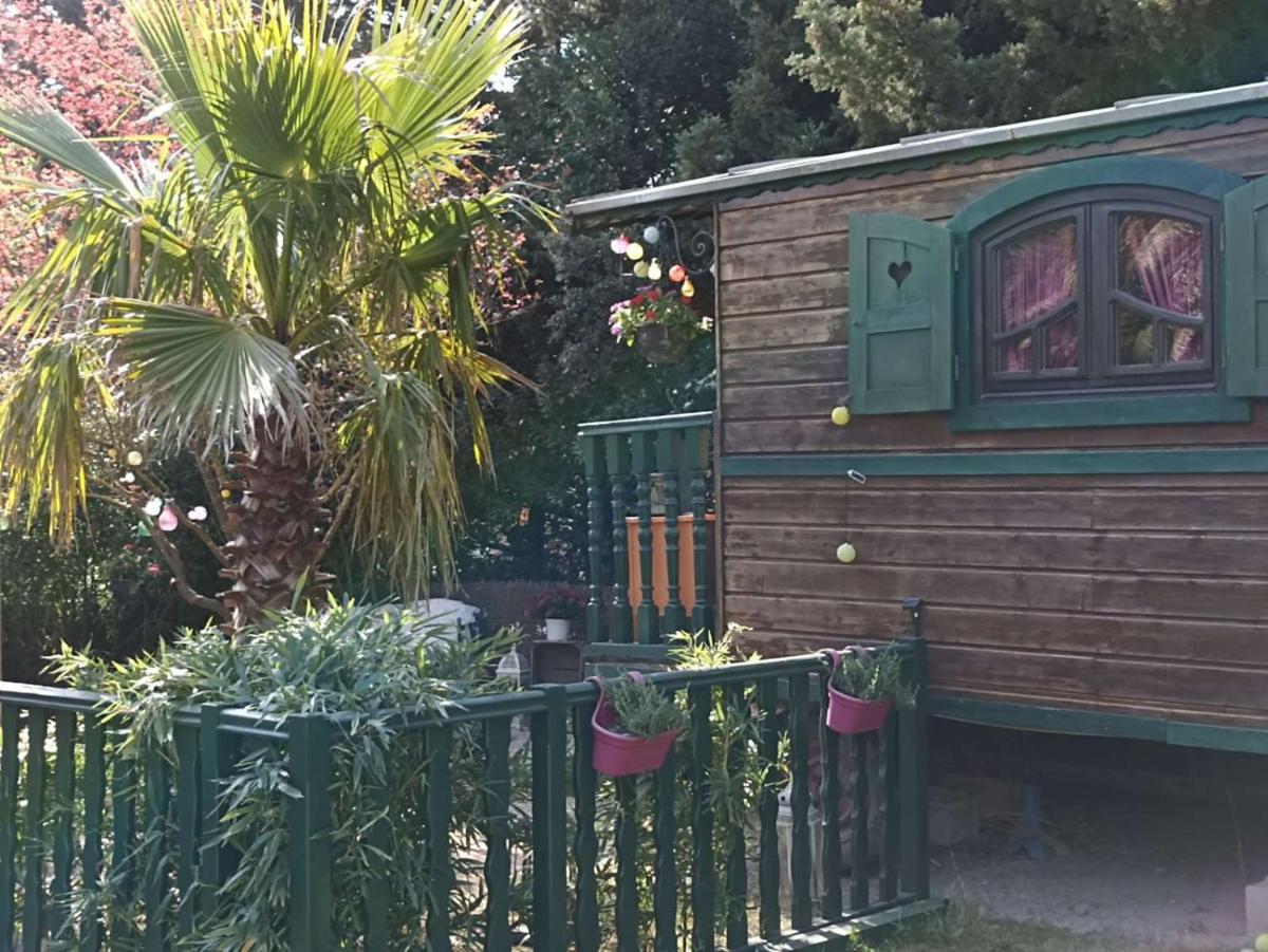 Hotel Roulotte Des Alpilles