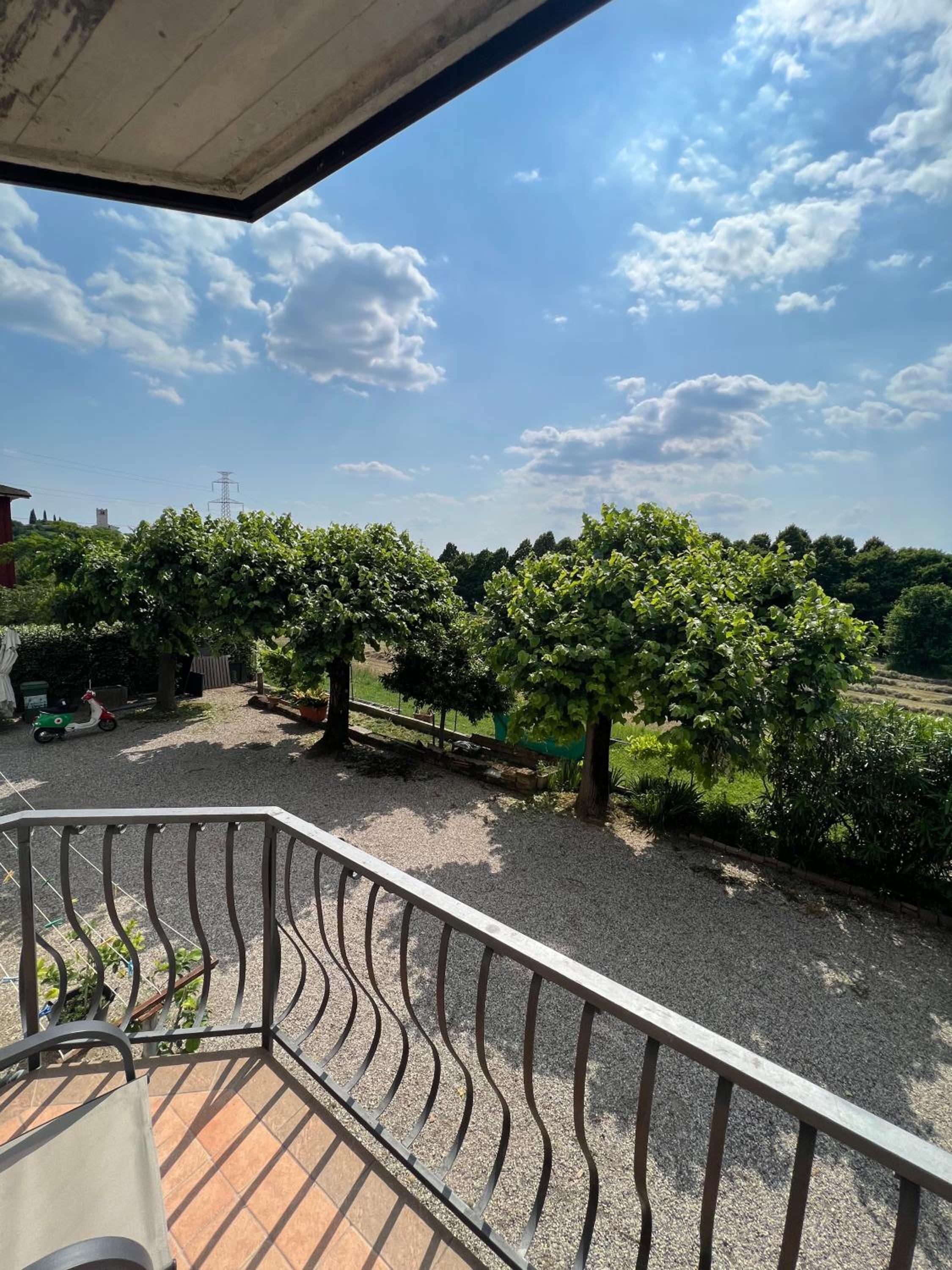 Vanda Luxury House near Gardaland and Garda Lake view 4