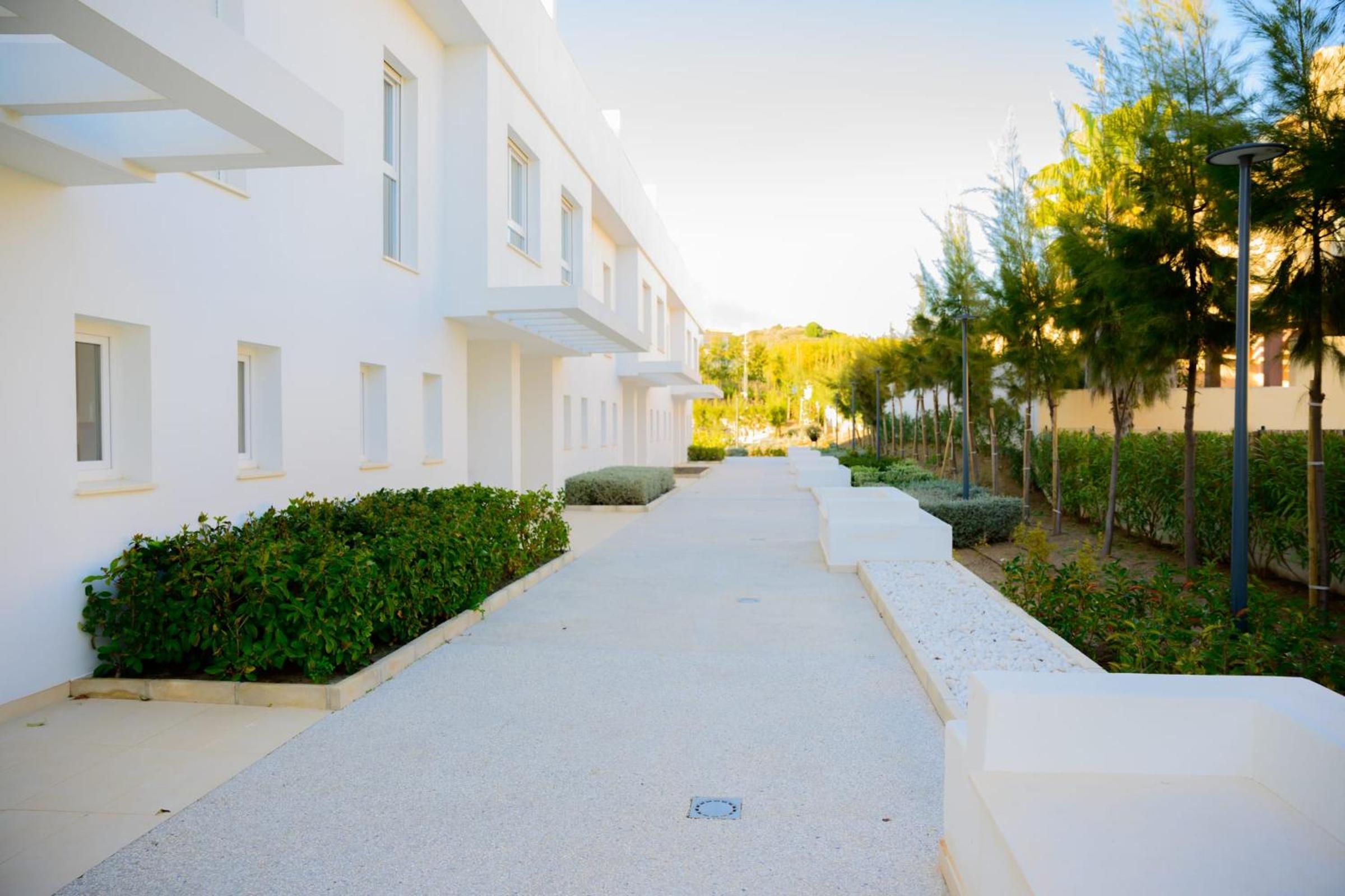 Impressive brand new townhouse in El Romeral Calahonda photo 3