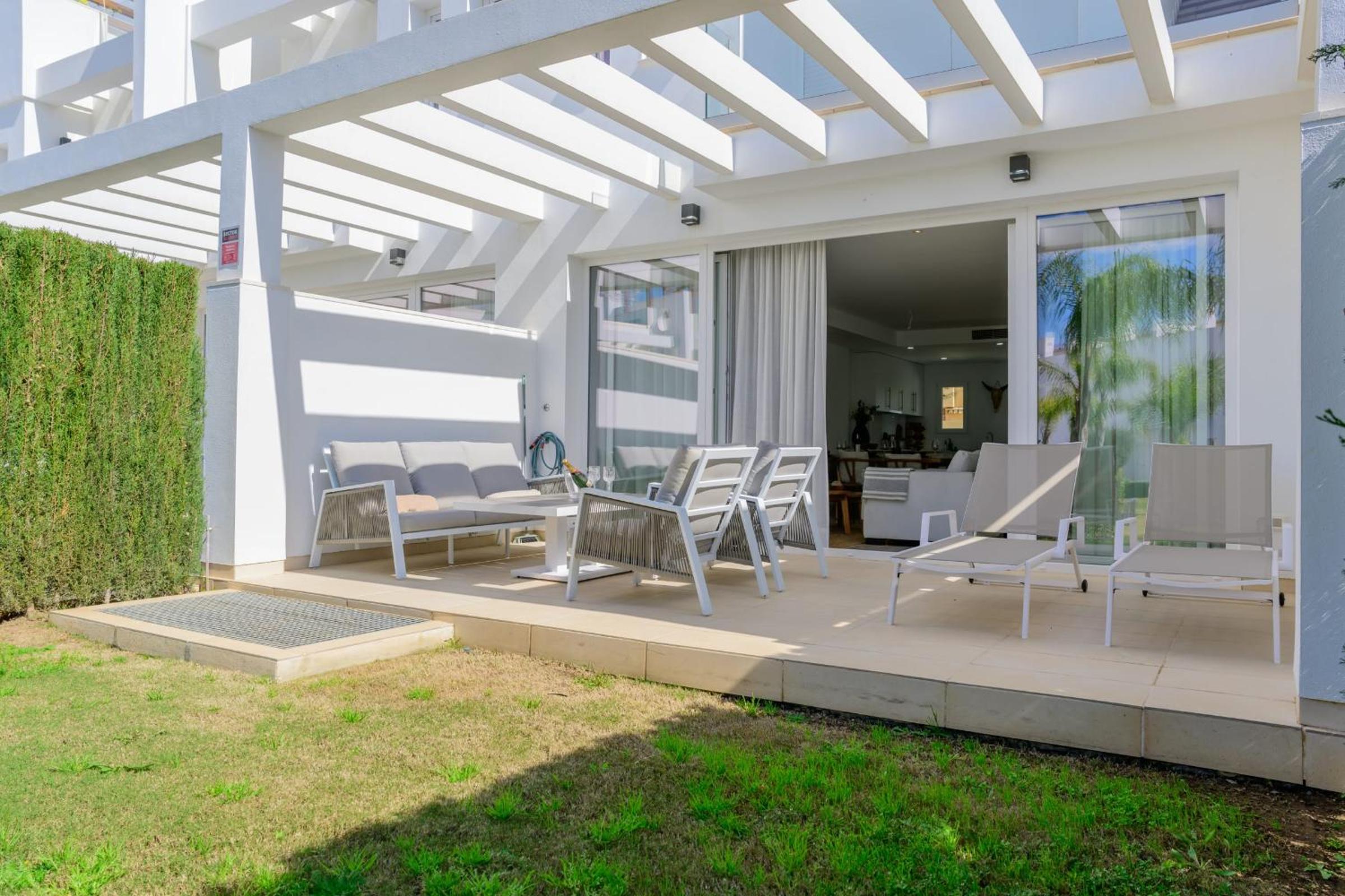 Impressive brand new townhouse in El Romeral Calahonda