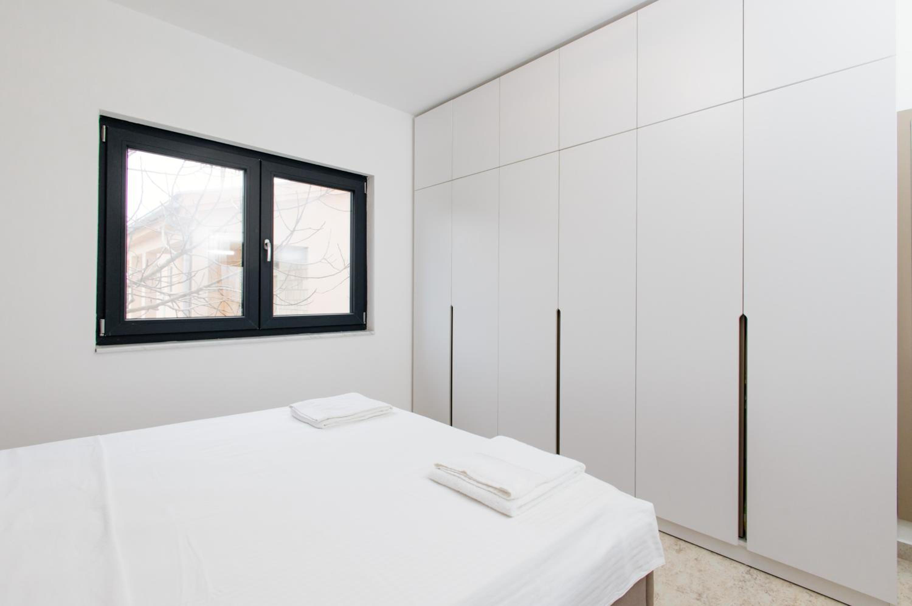 Lira Suites