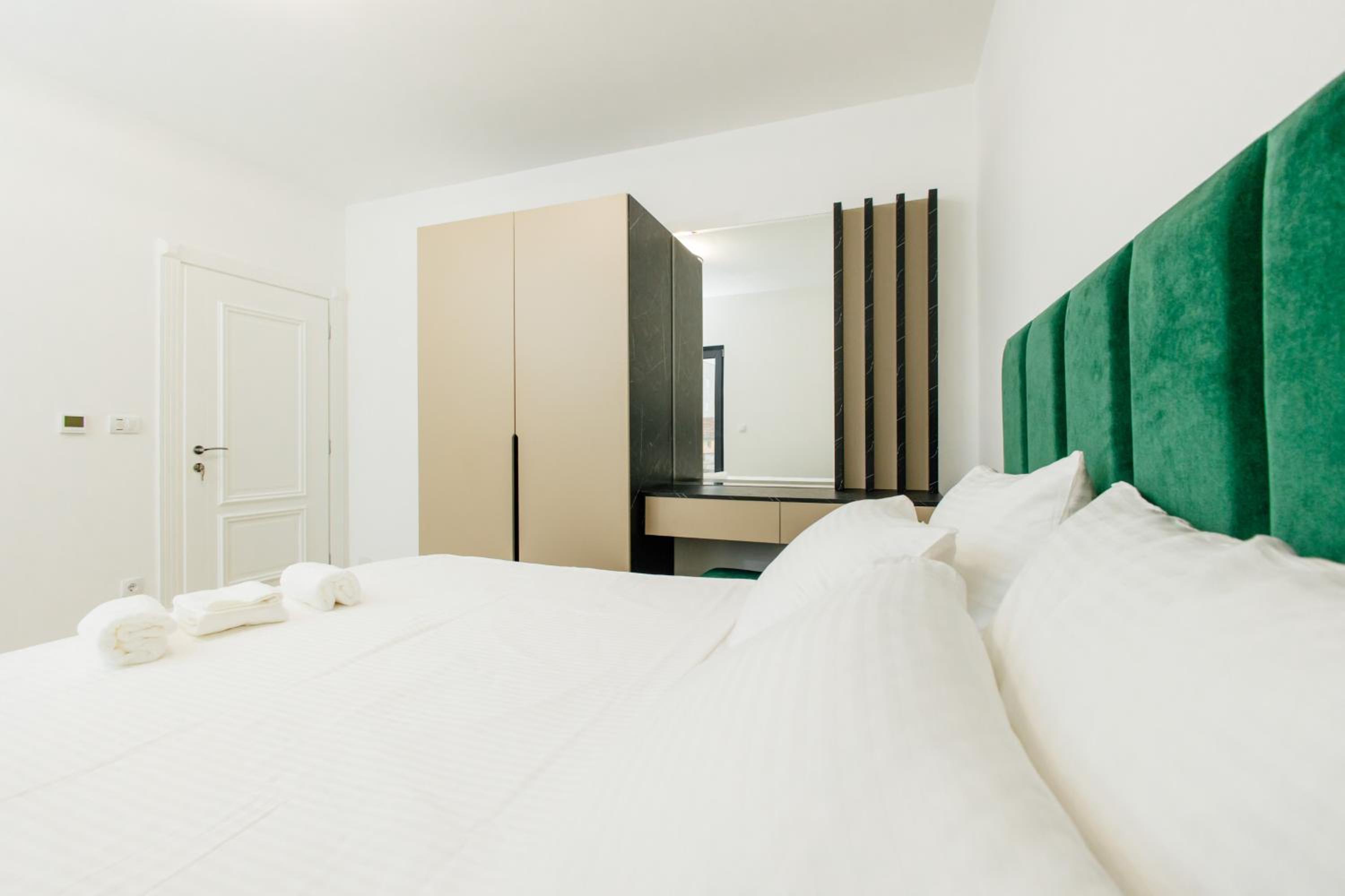 Lira Suites