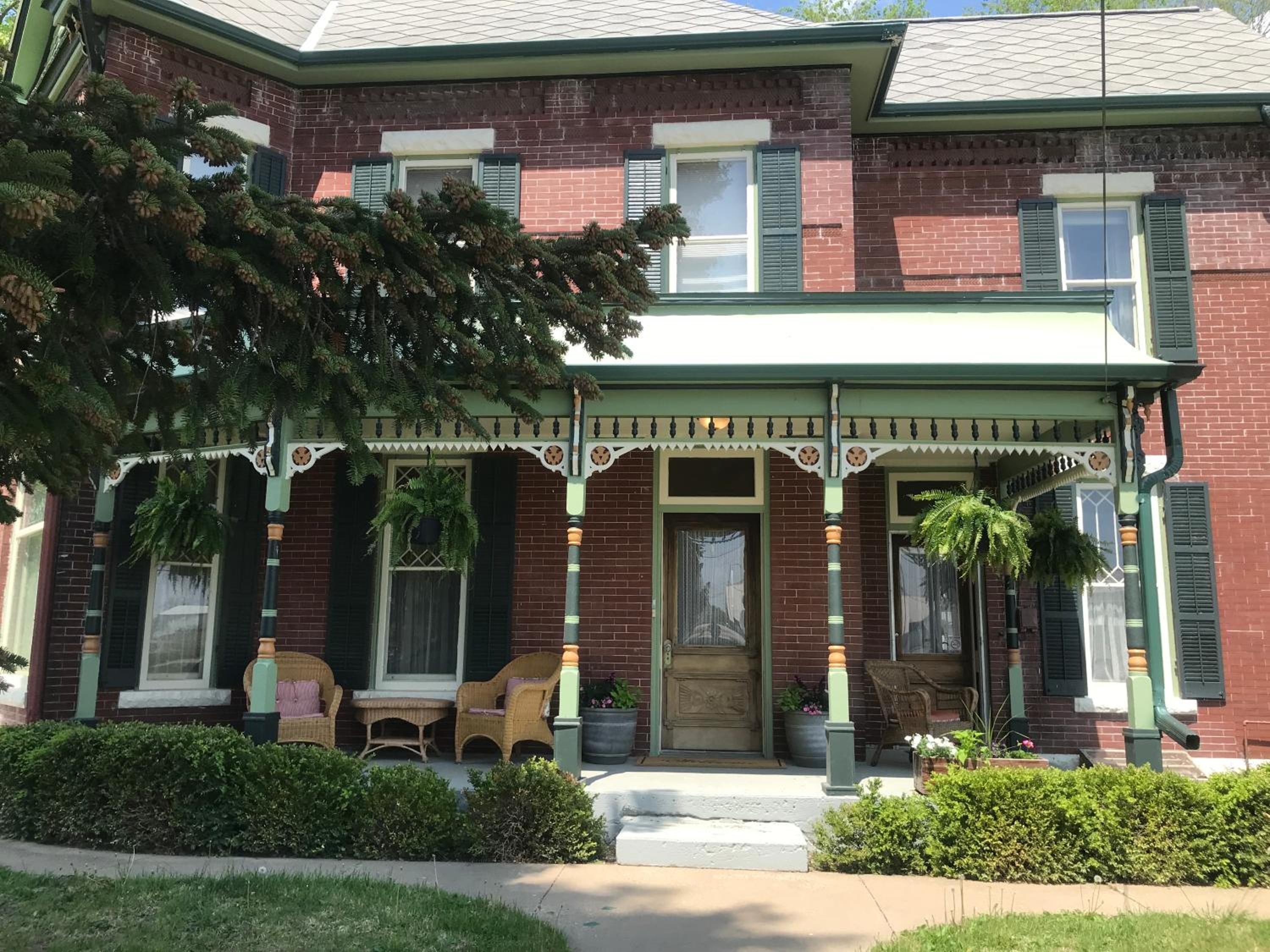 The Nauvoo Grand Bed  Breakfast - Property Image 2