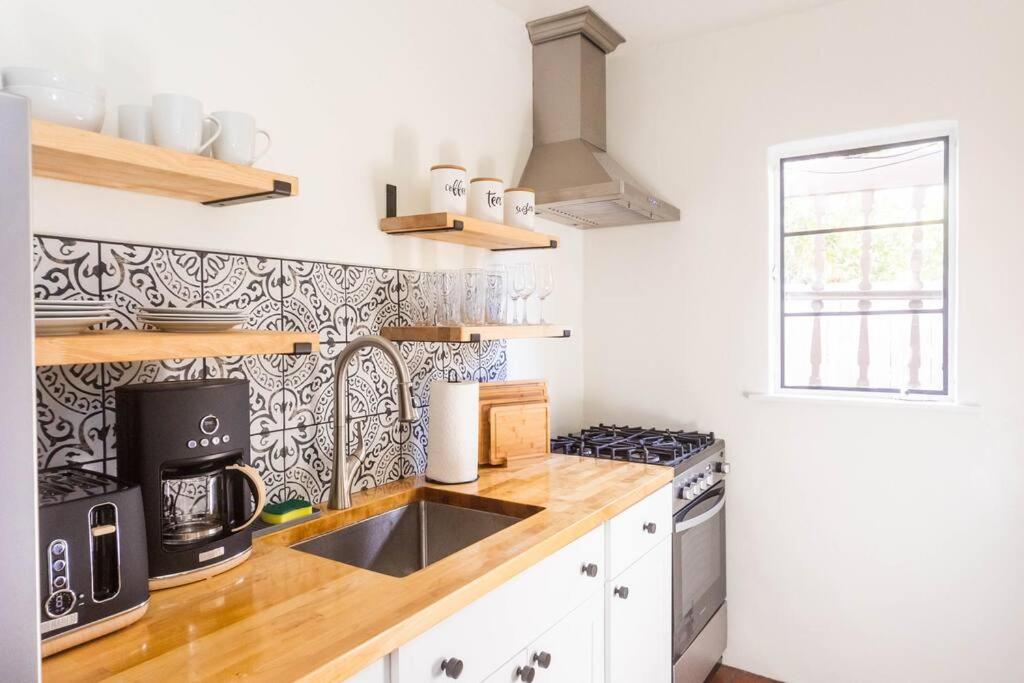 Hotel Casa Blanca Suite A1 - New, Private, Cozy! - Image 1