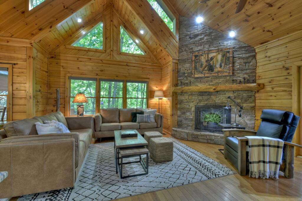Cedar Ridge Retreat w Fire Pit Hot Tub Mtn View view 3