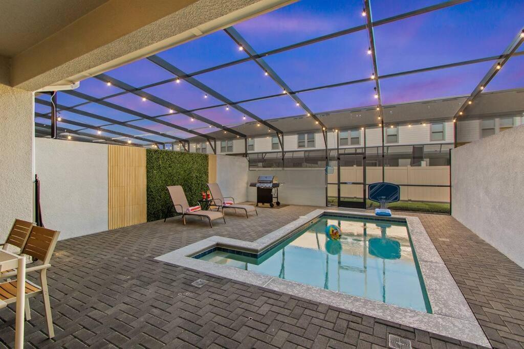 Luxury 5BD/5BH Home With Pool/BBQ Disney Universal view 3