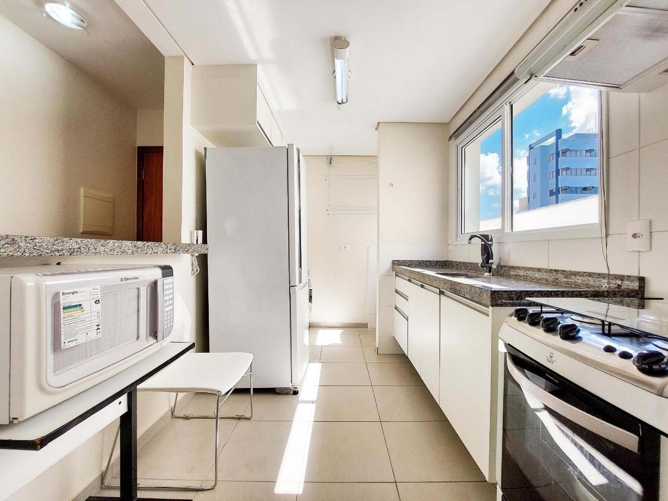Apto 3 quartos, sacada, churrasqueira e garagem
