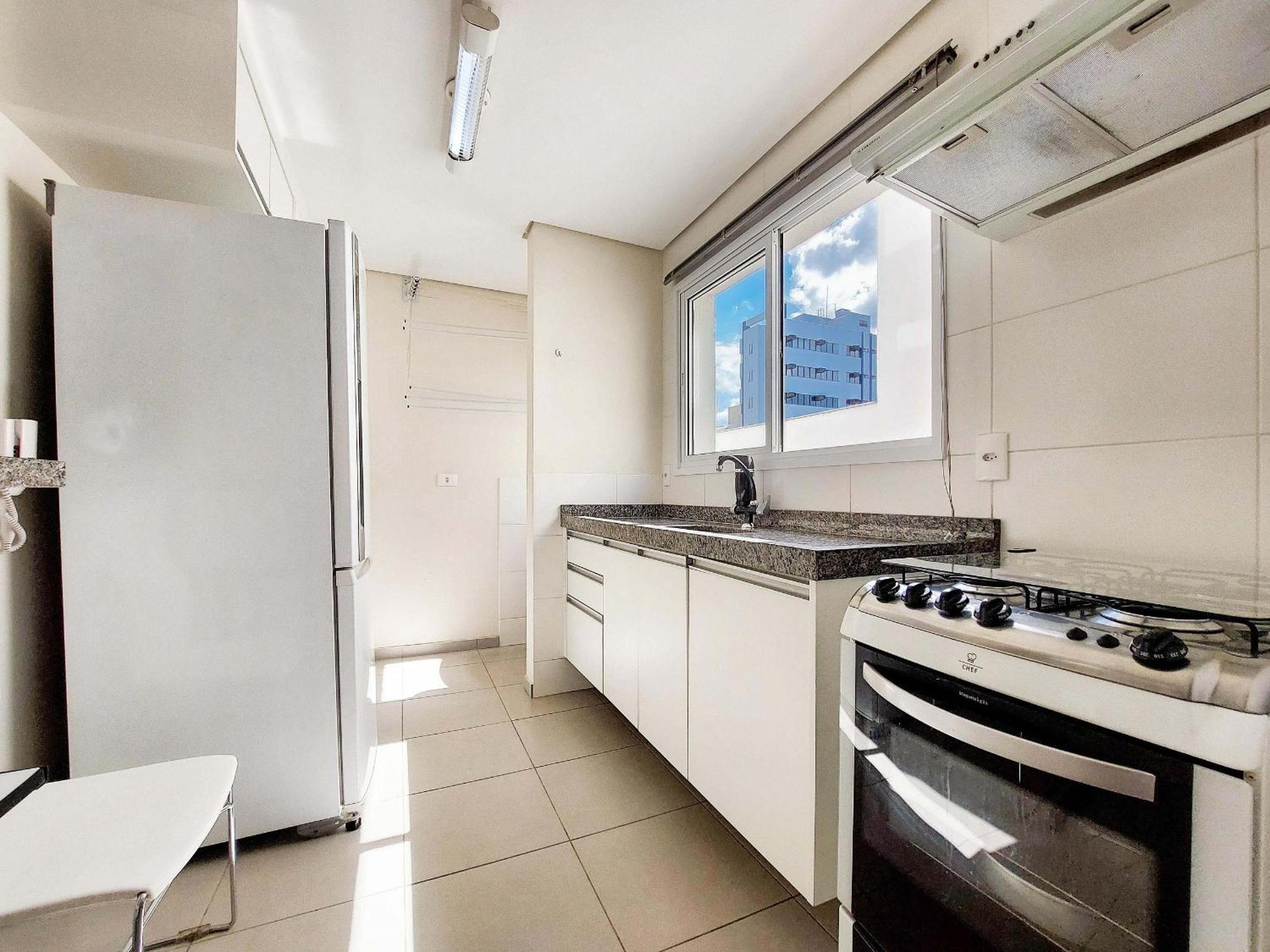 Apto 3 quartos, sacada, churrasqueira e garagem