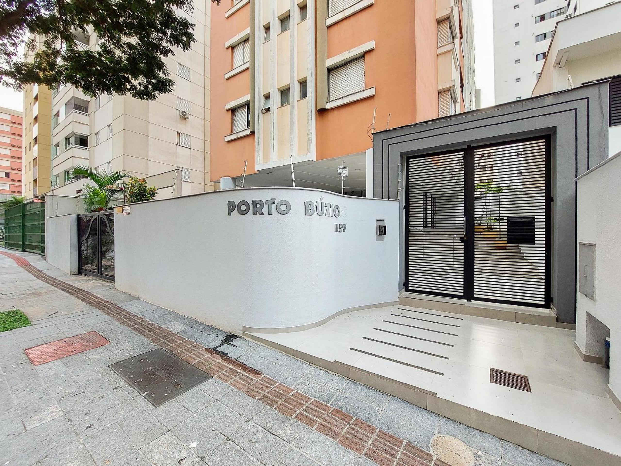 Apto 2 quartos, centro, garagem, ar condicionado