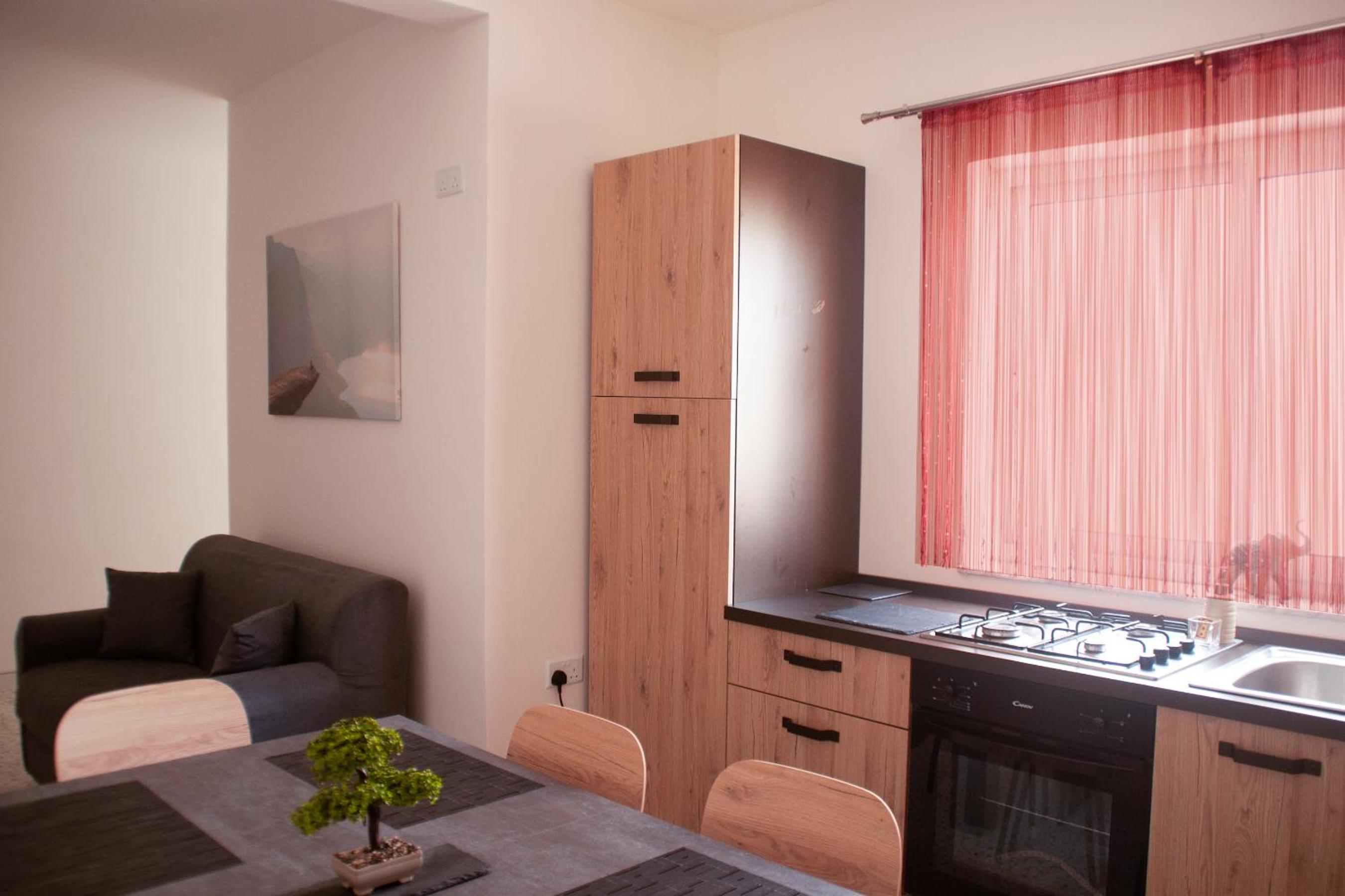 Central Two Bedroom Apartment in Bugibba photo 3