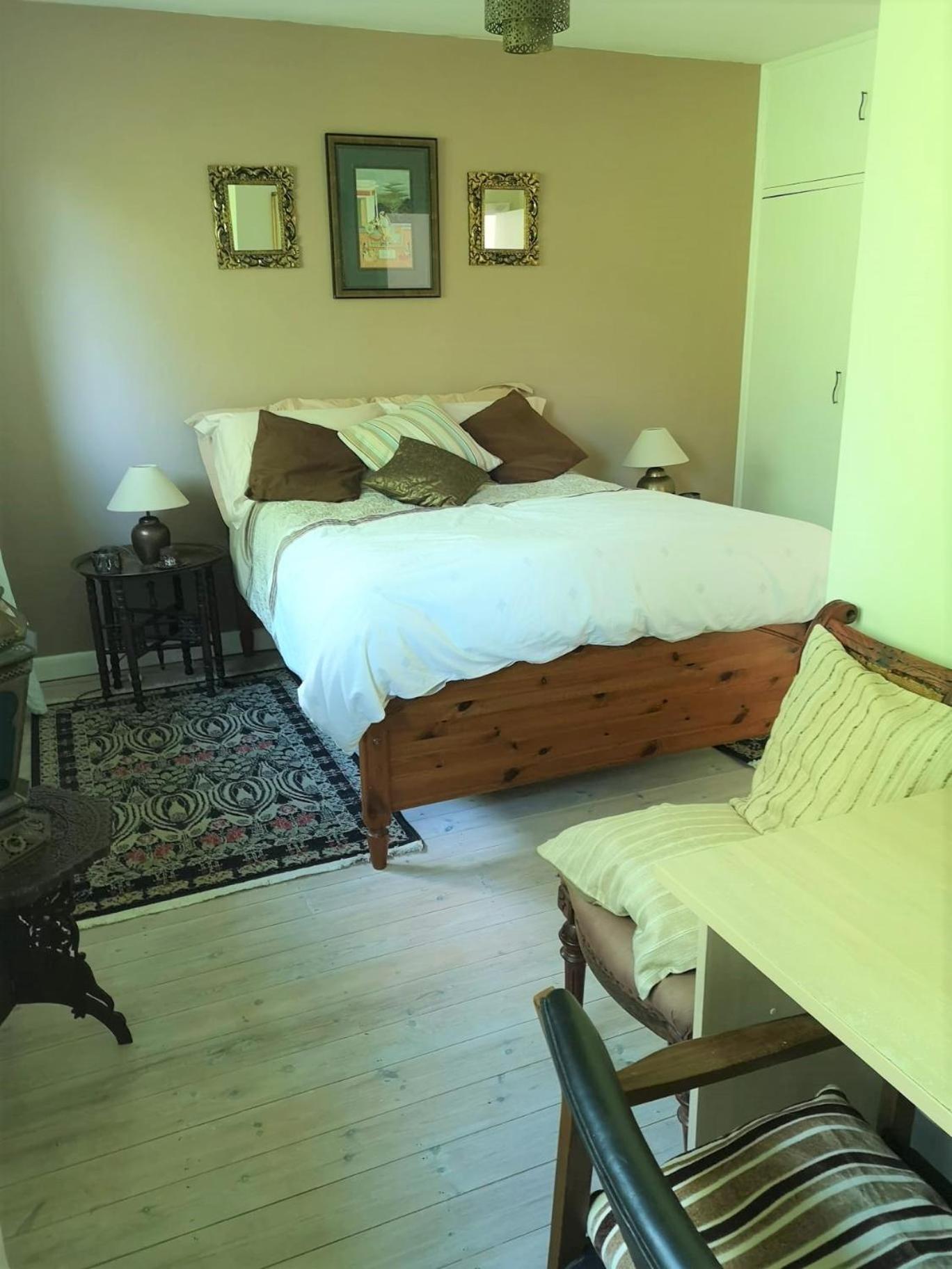 Oriental, 2 Double Bedroom Flat, Royal Greenwich, SE London